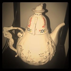 Decorative teapot